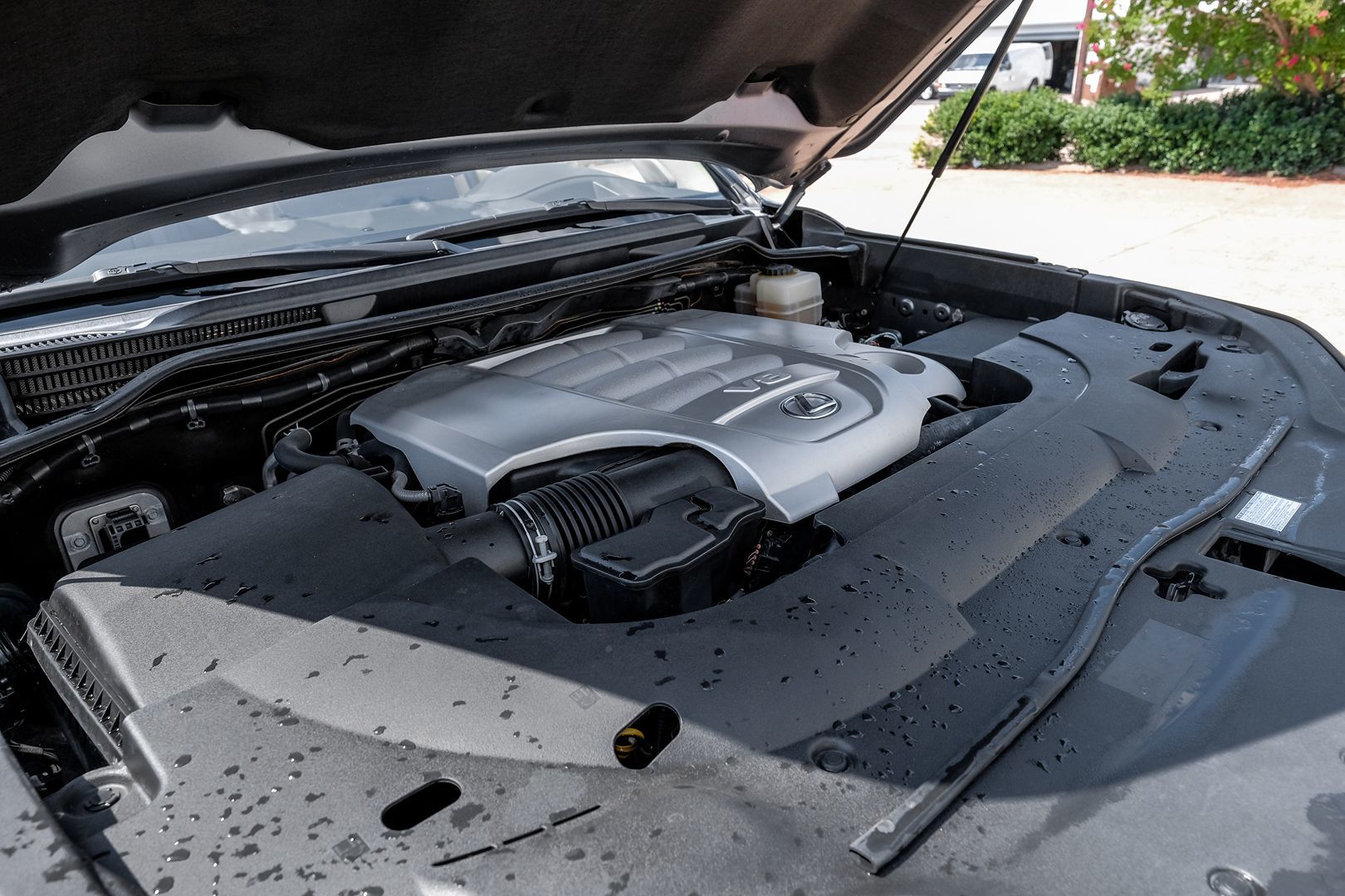 2016 Lexus LX 570 photo 48