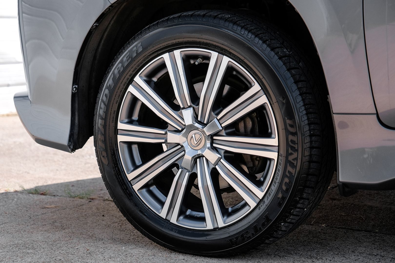 2016 Lexus LX 570 photo 49