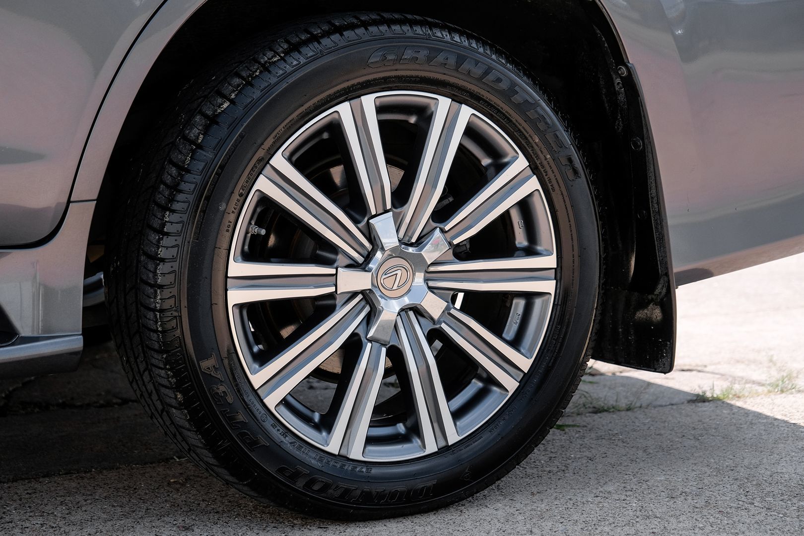 2016 Lexus LX 570 photo 50