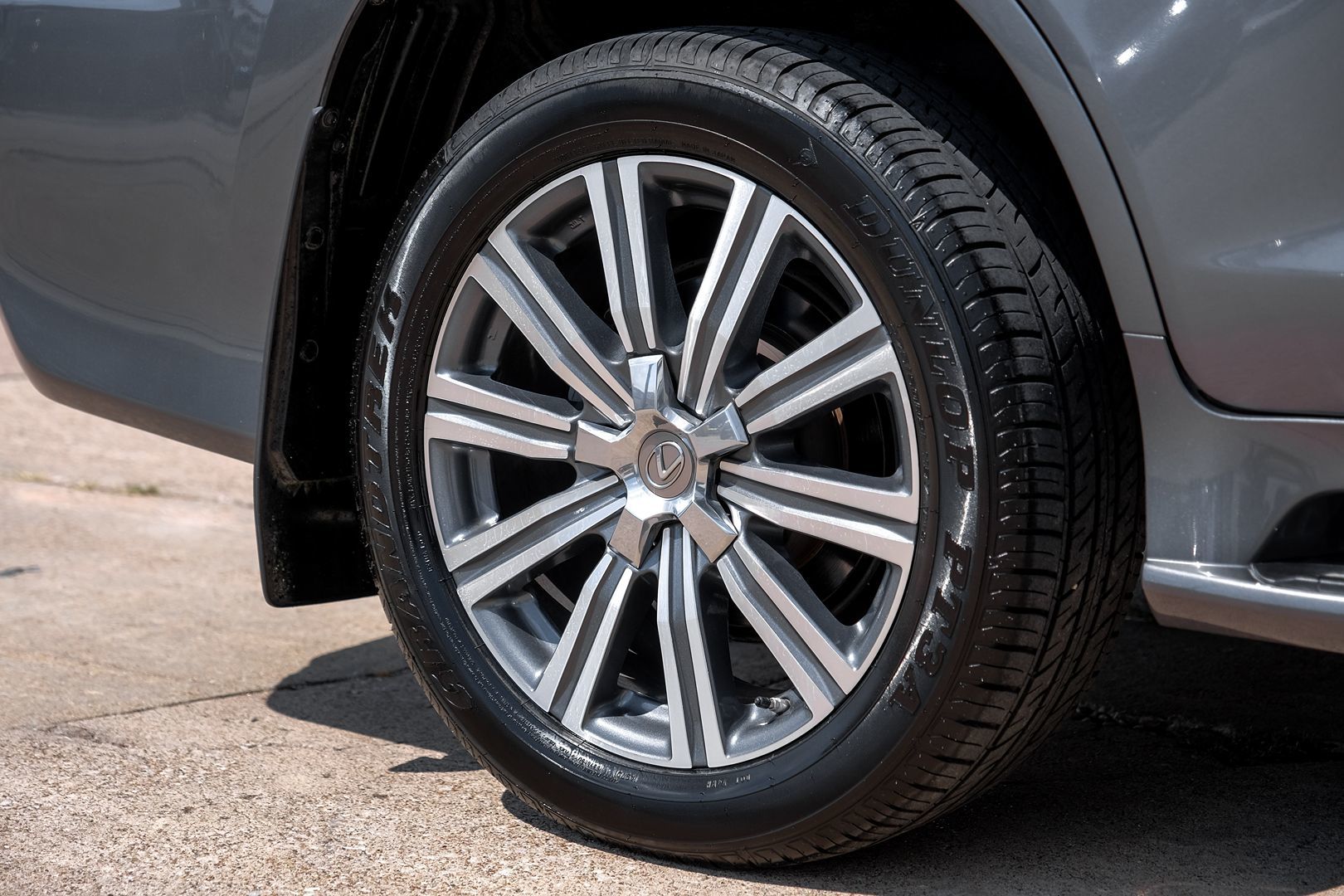 2016 Lexus LX 570 photo 51