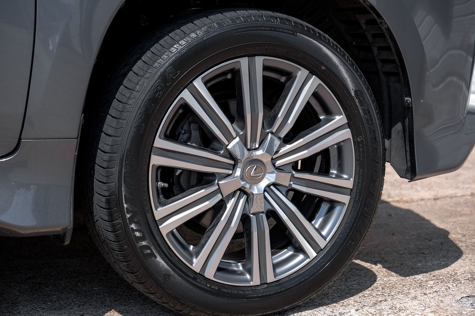 2016 Lexus LX 570 photo 52