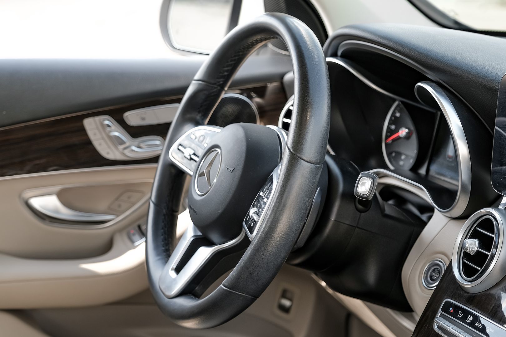 2020 Mercedes Benz GLC 300 photo 10