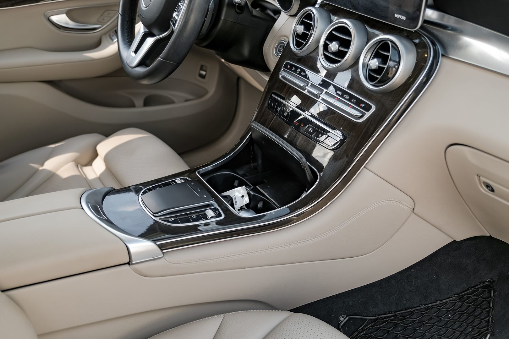 2020 Mercedes Benz GLC 300 photo 16