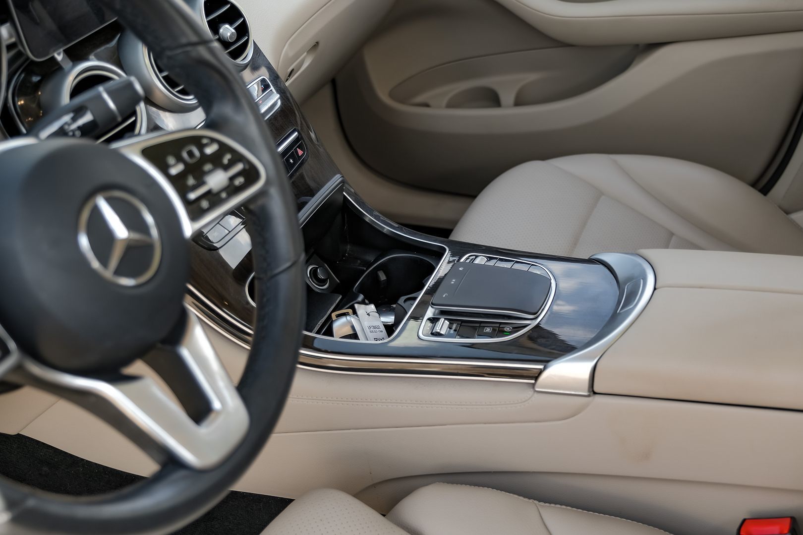 2020 Mercedes Benz GLC 300 photo 17