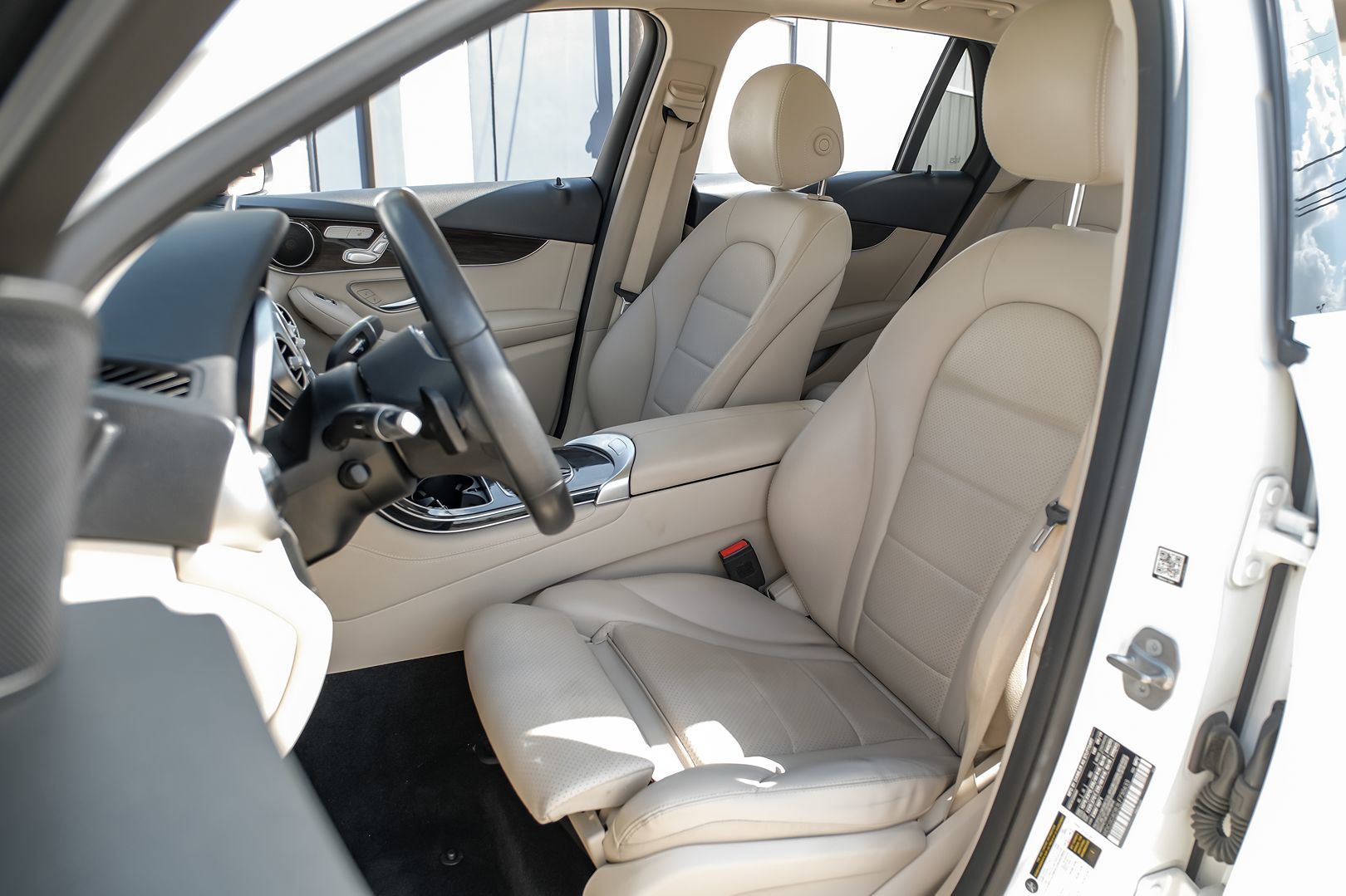 2020 Mercedes Benz GLC 300 photo 24