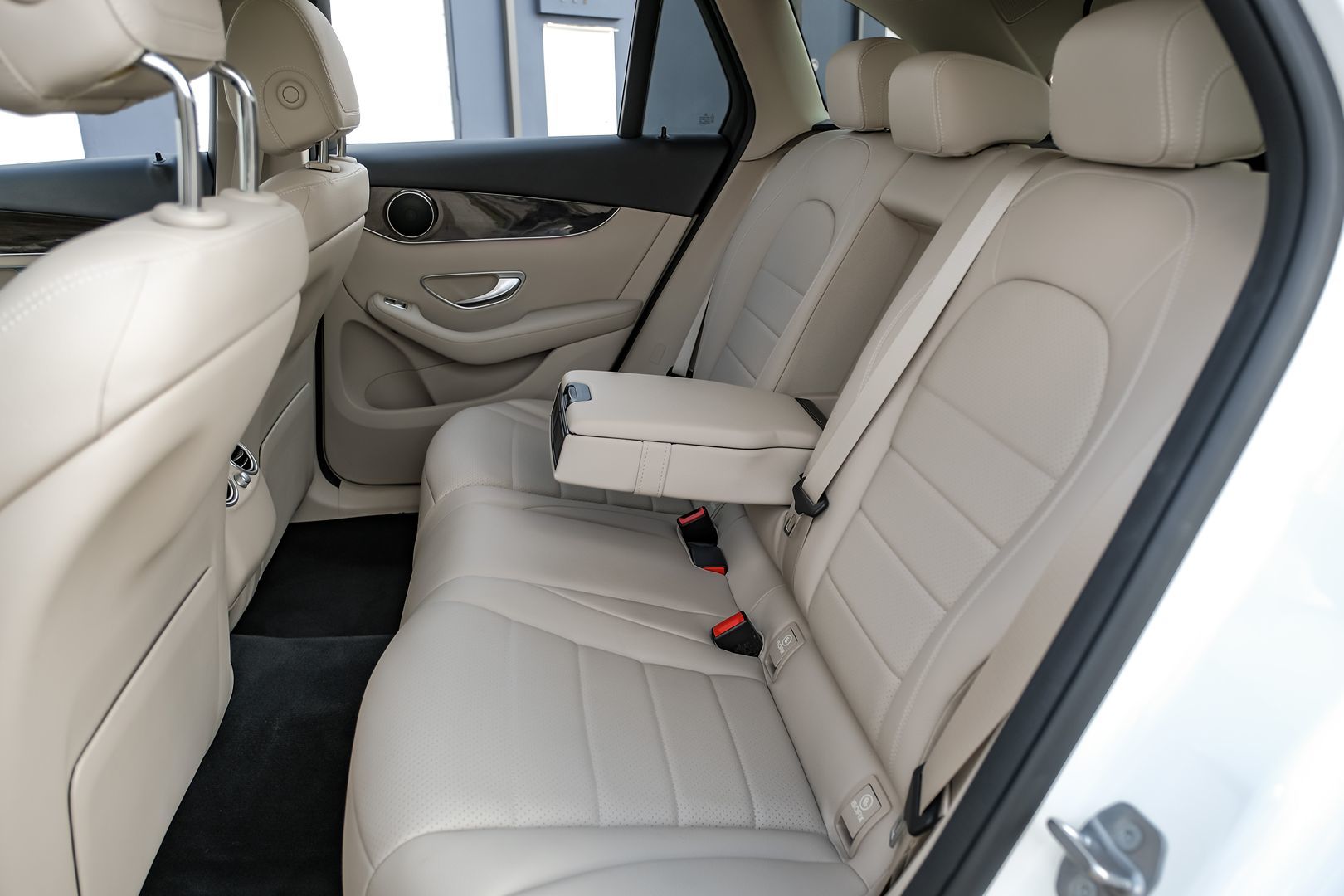 2020 Mercedes Benz GLC 300 photo 30