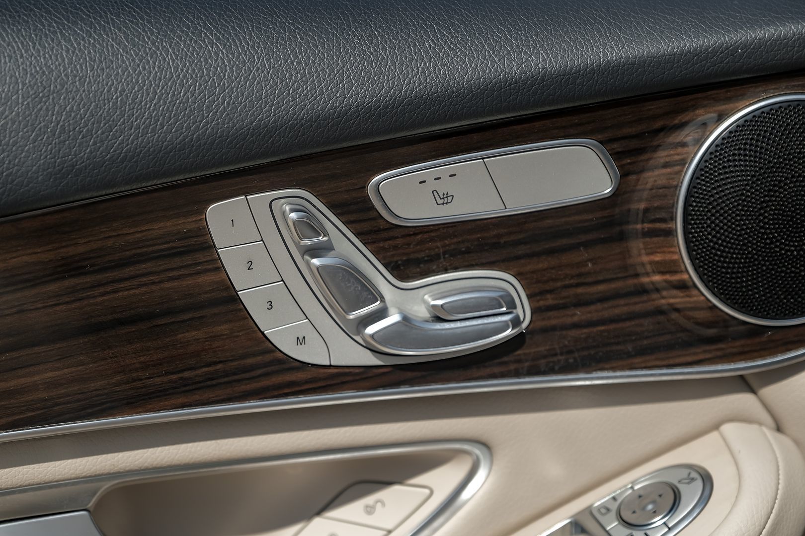 2020 Mercedes Benz GLC 300 photo 34