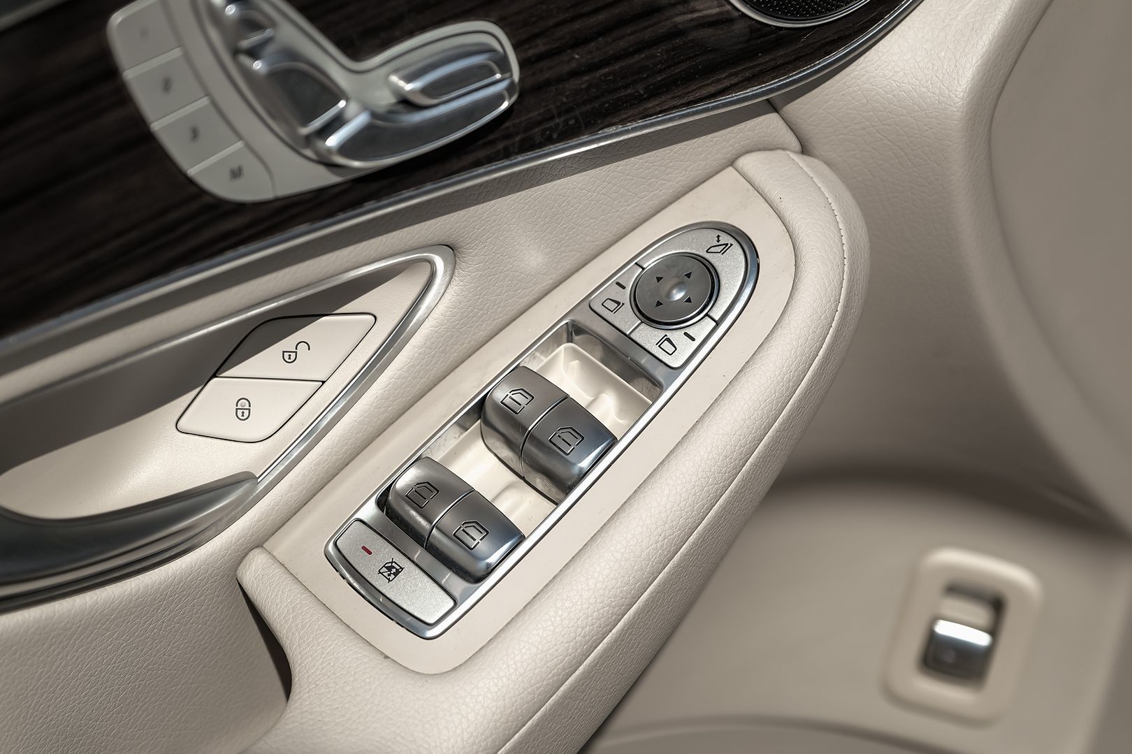 2020 Mercedes Benz GLC 300 photo 35