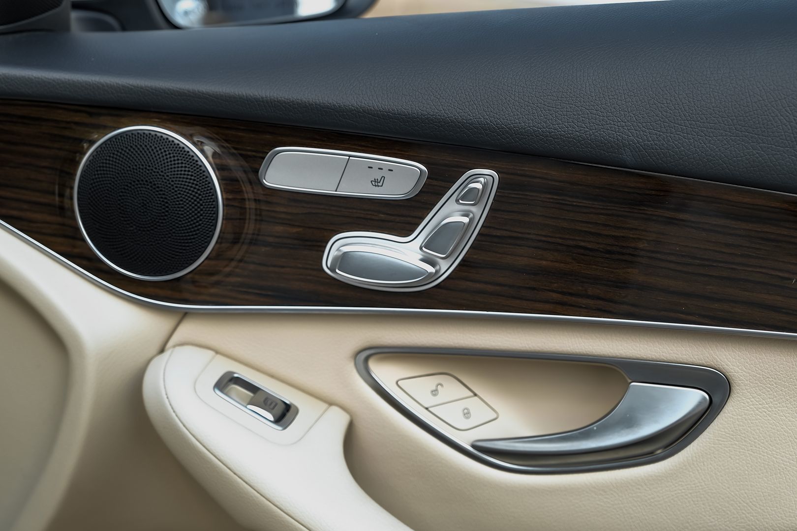 2020 Mercedes Benz GLC 300 photo 36