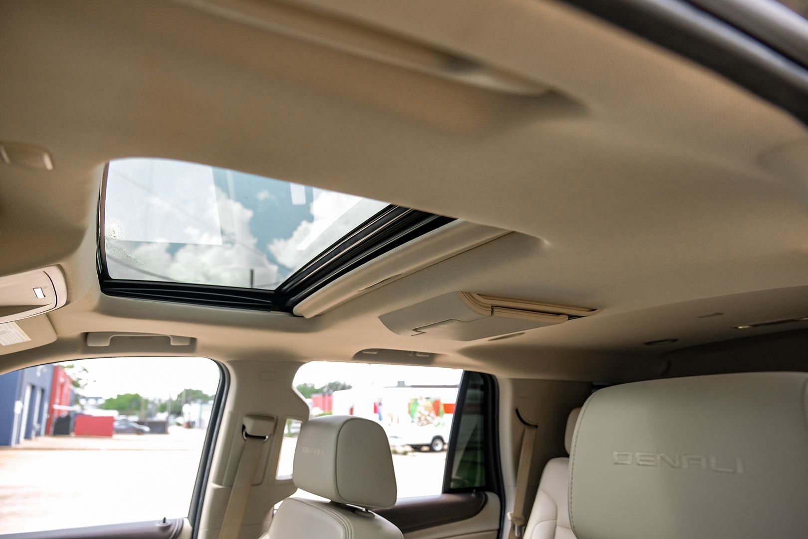 2017 Gmc Yukon Denali photo 4