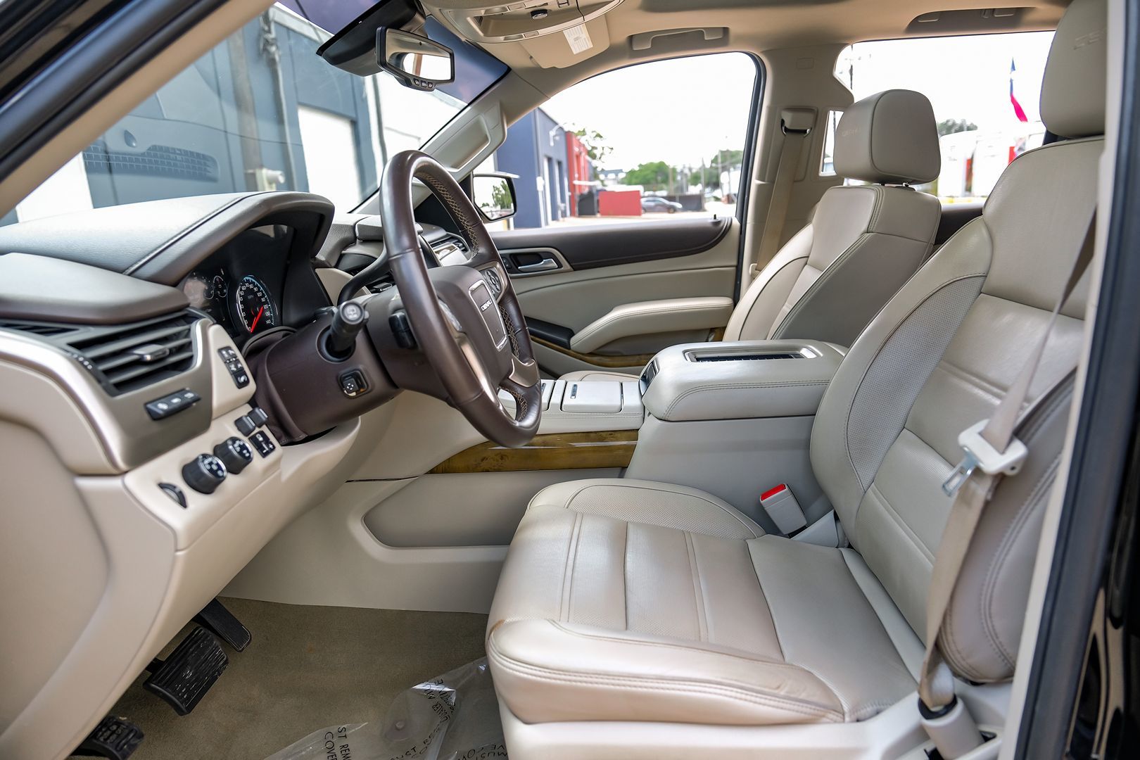 2017 Gmc Yukon Denali photo 3