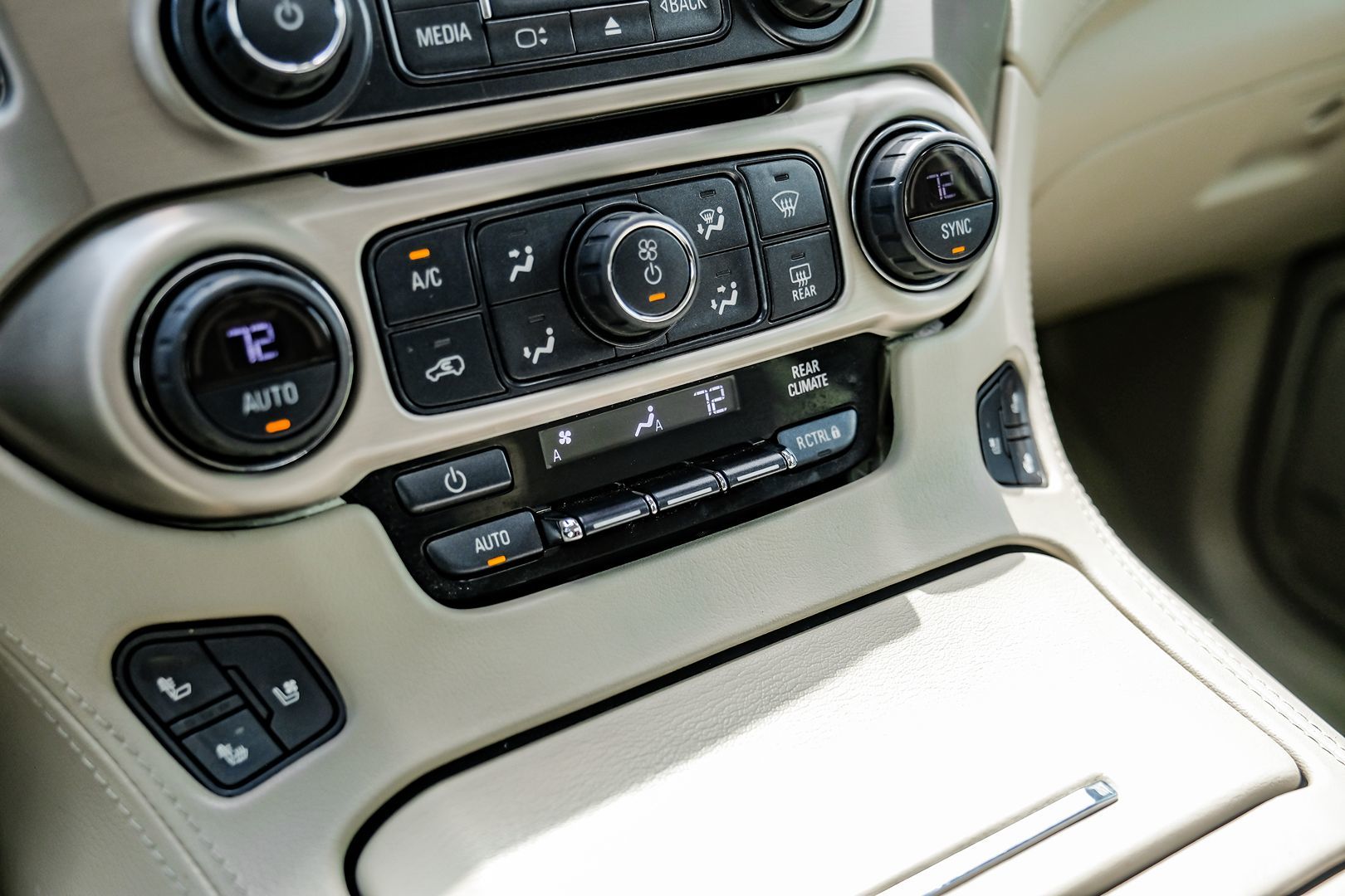 2017 Gmc Yukon Denali photo 27