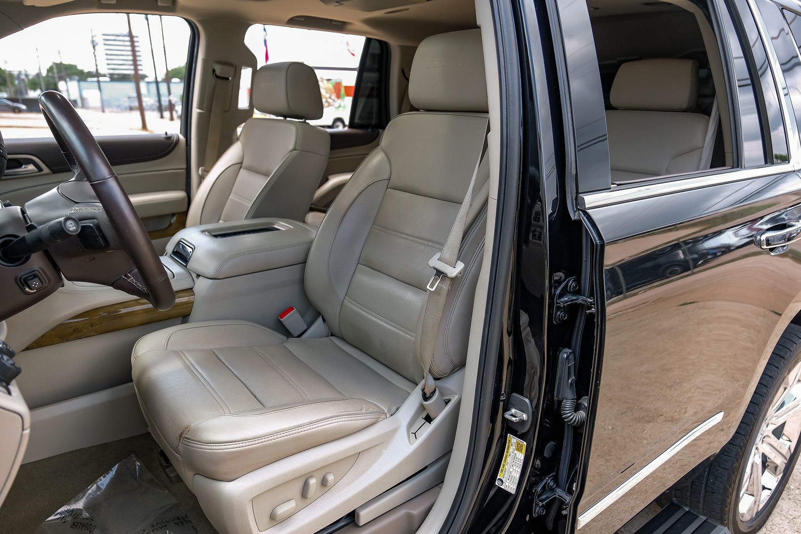 2017 Gmc Yukon Denali photo 31