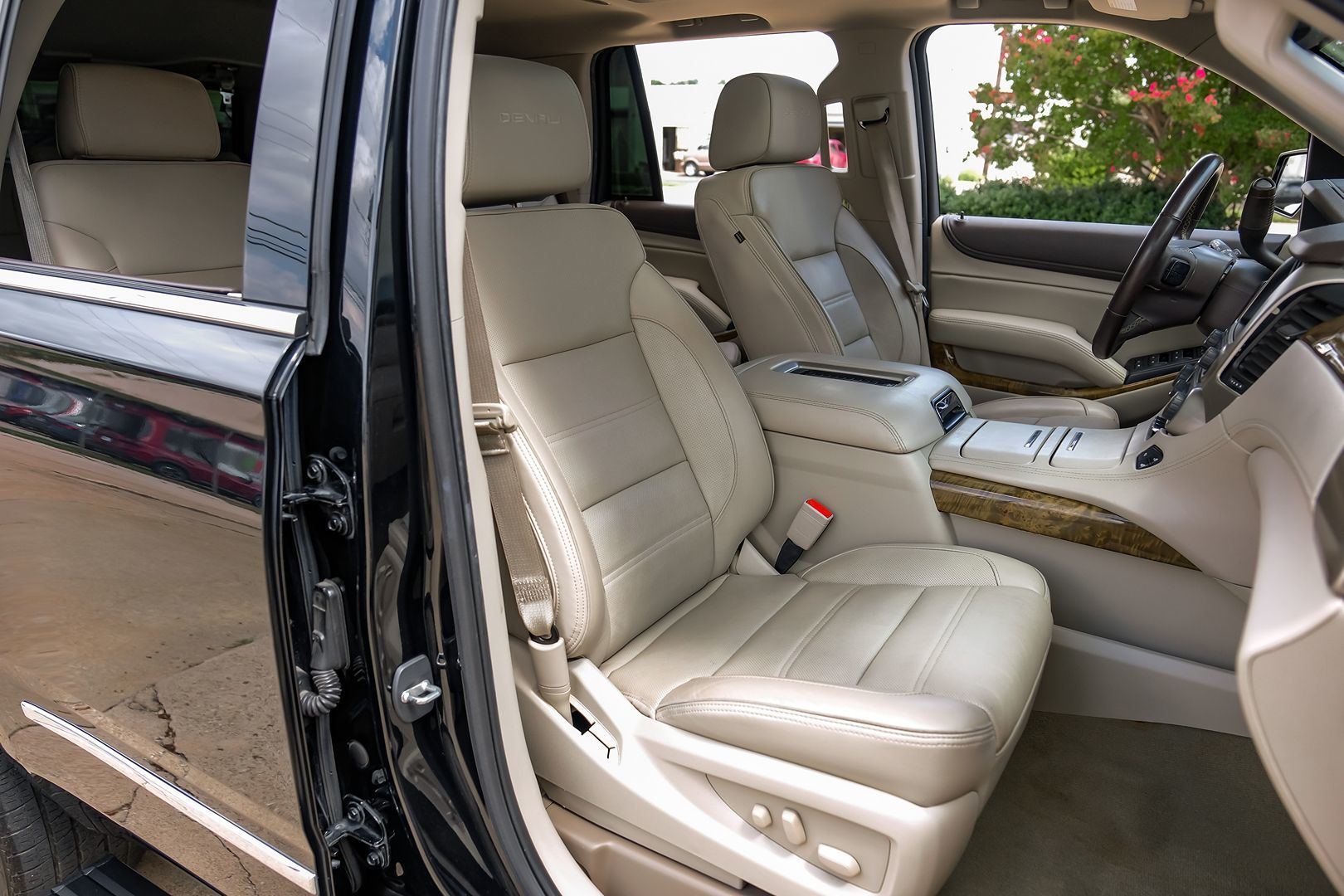 2017 Gmc Yukon Denali photo 33
