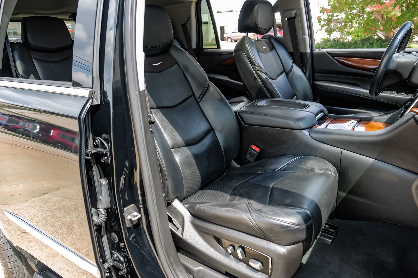 2018 Cadillac Escalade Luxury photo 31