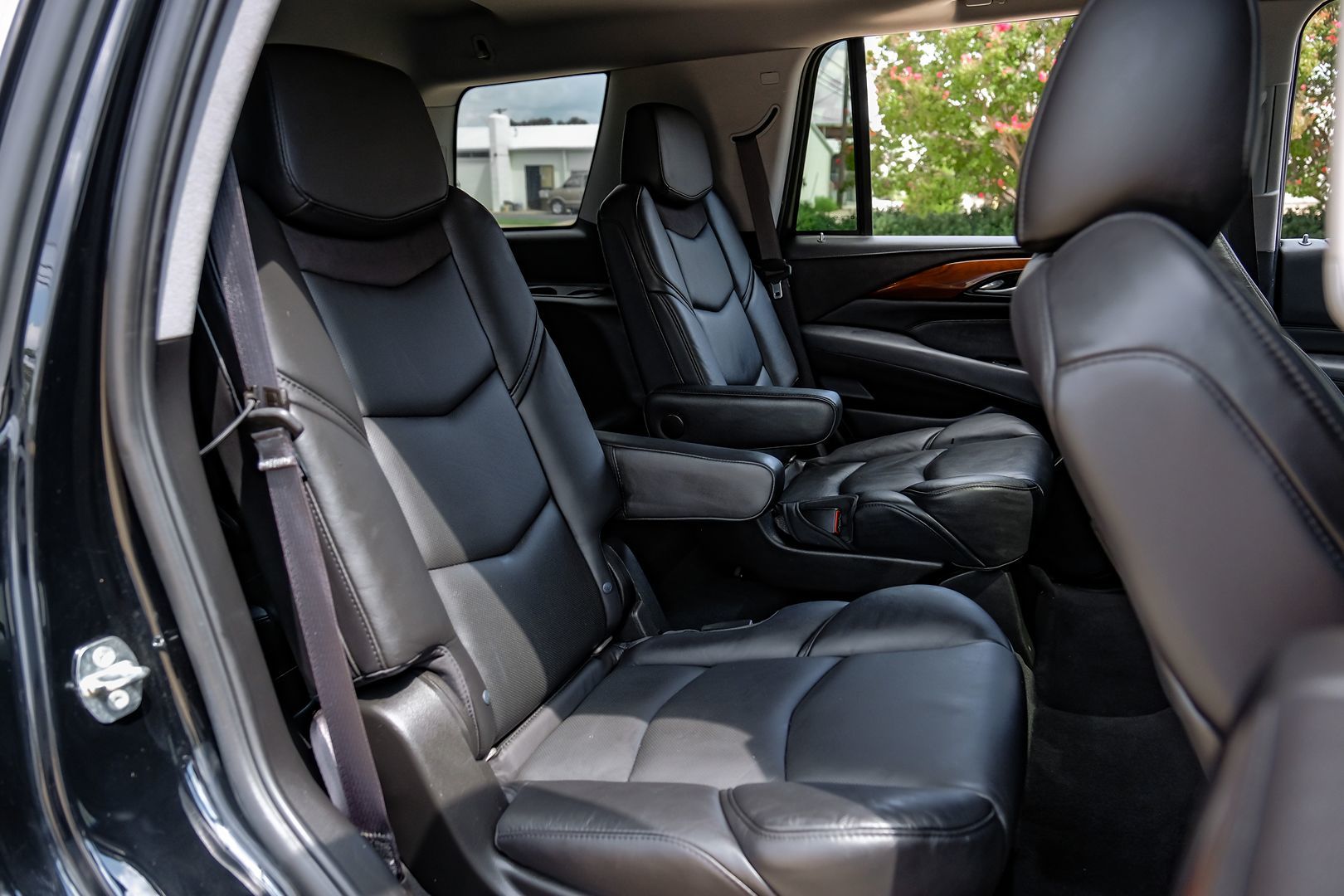 2018 Cadillac Escalade Luxury photo 32