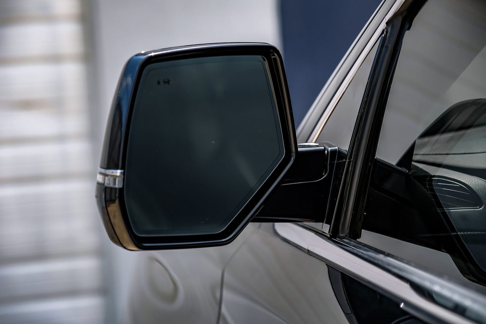 2018 Cadillac Escalade Luxury photo 36