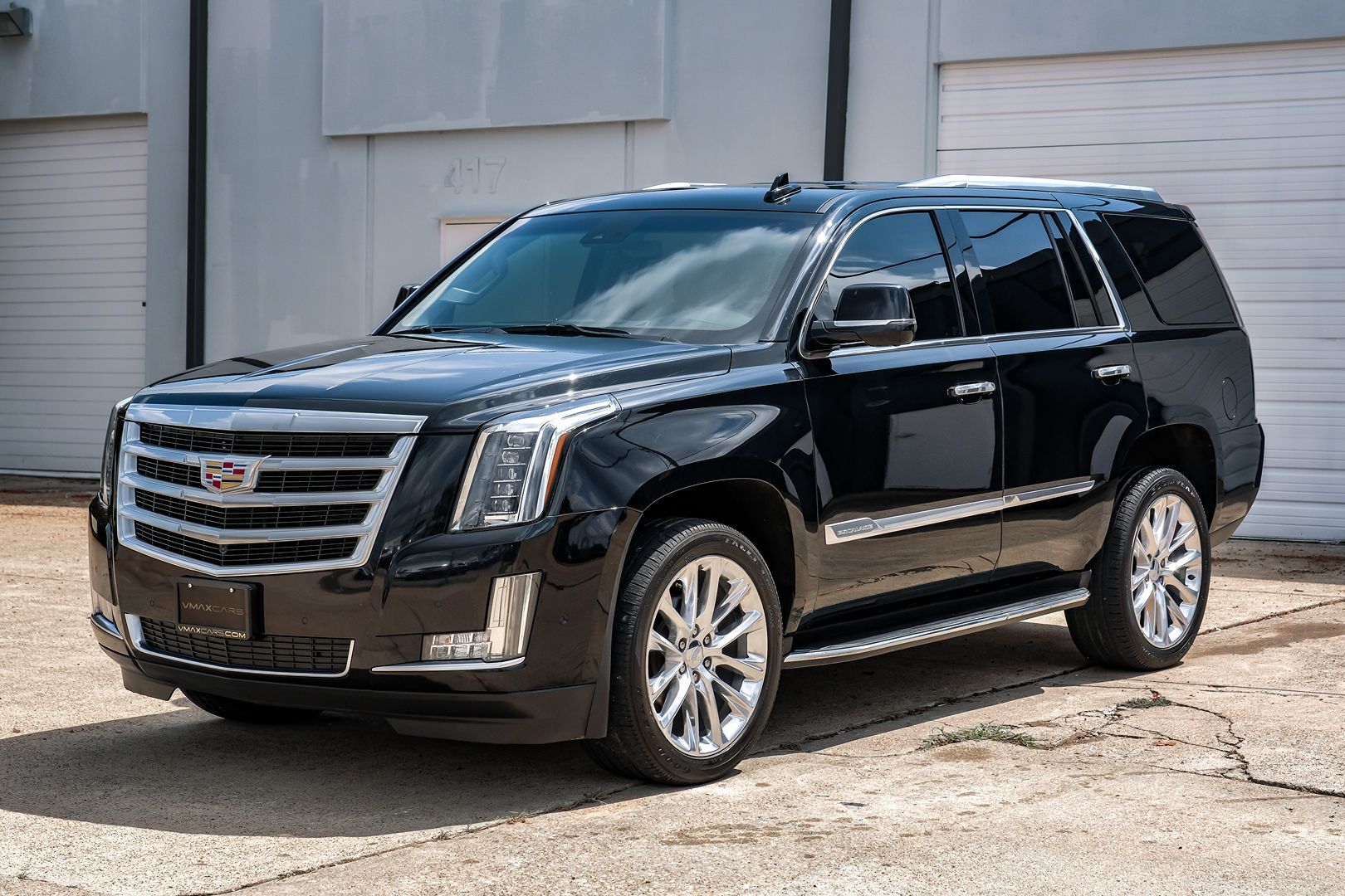 2018 Cadillac Escalade Luxury photo 2
