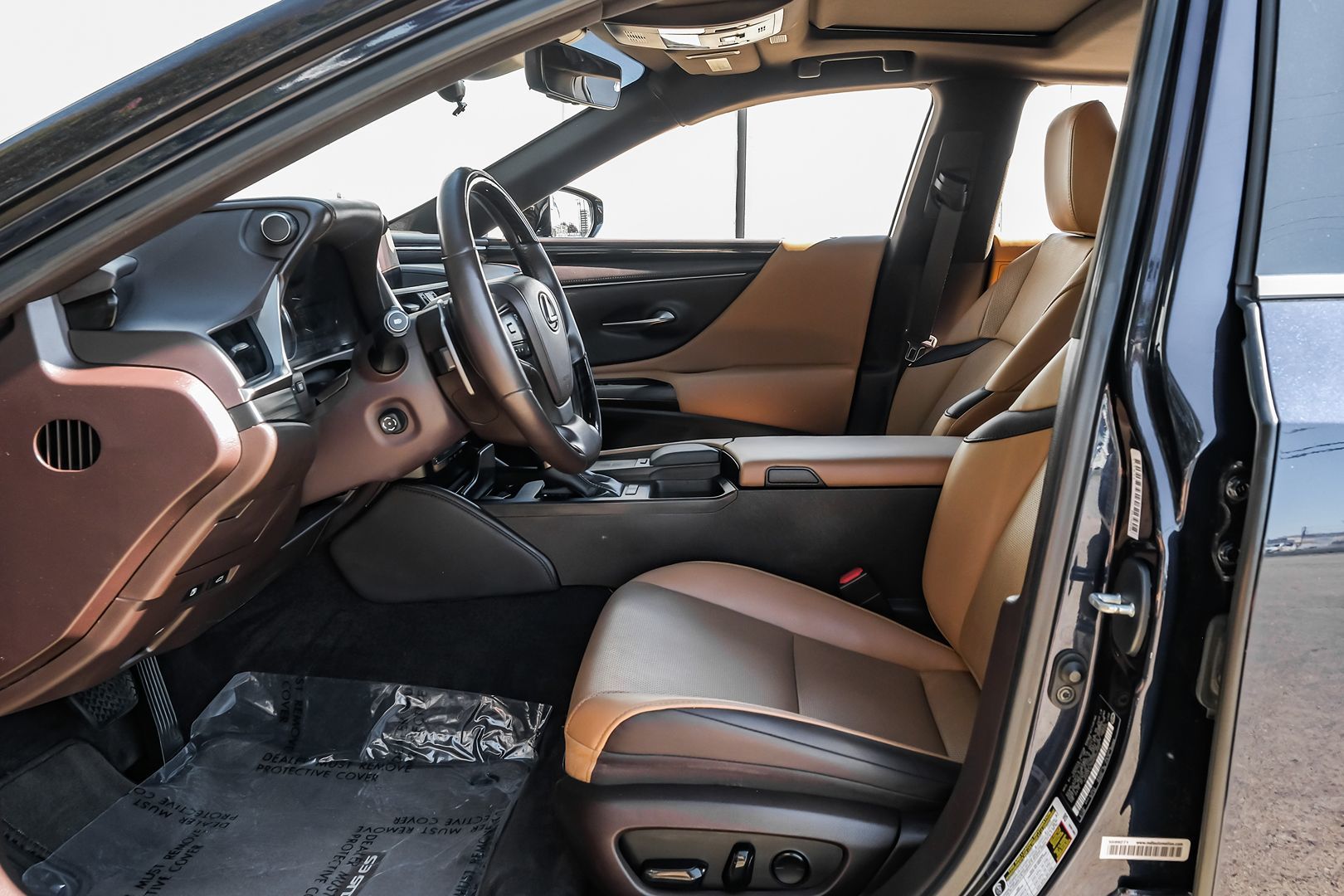 2021 Lexus ES 300h photo 3