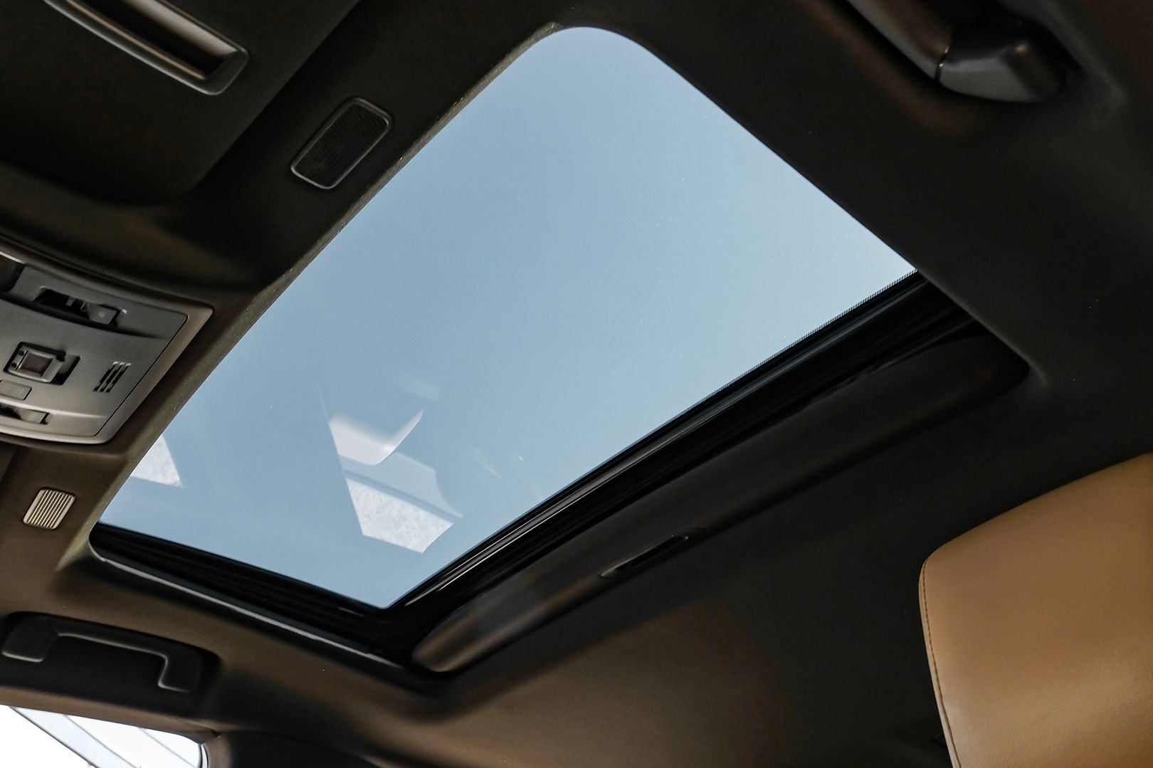 2021 Lexus ES 300h photo 4