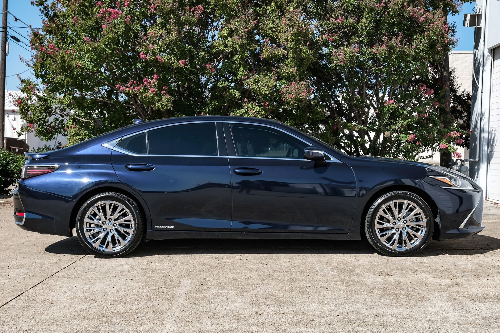 2021 Lexus ES 300h photo 9