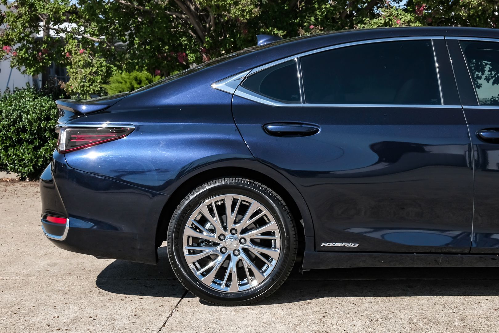 2021 Lexus ES 300h photo 10