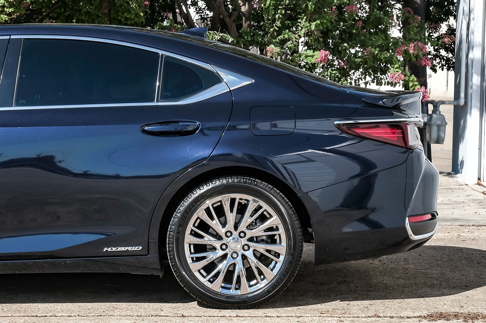2021 Lexus ES 300h photo 17