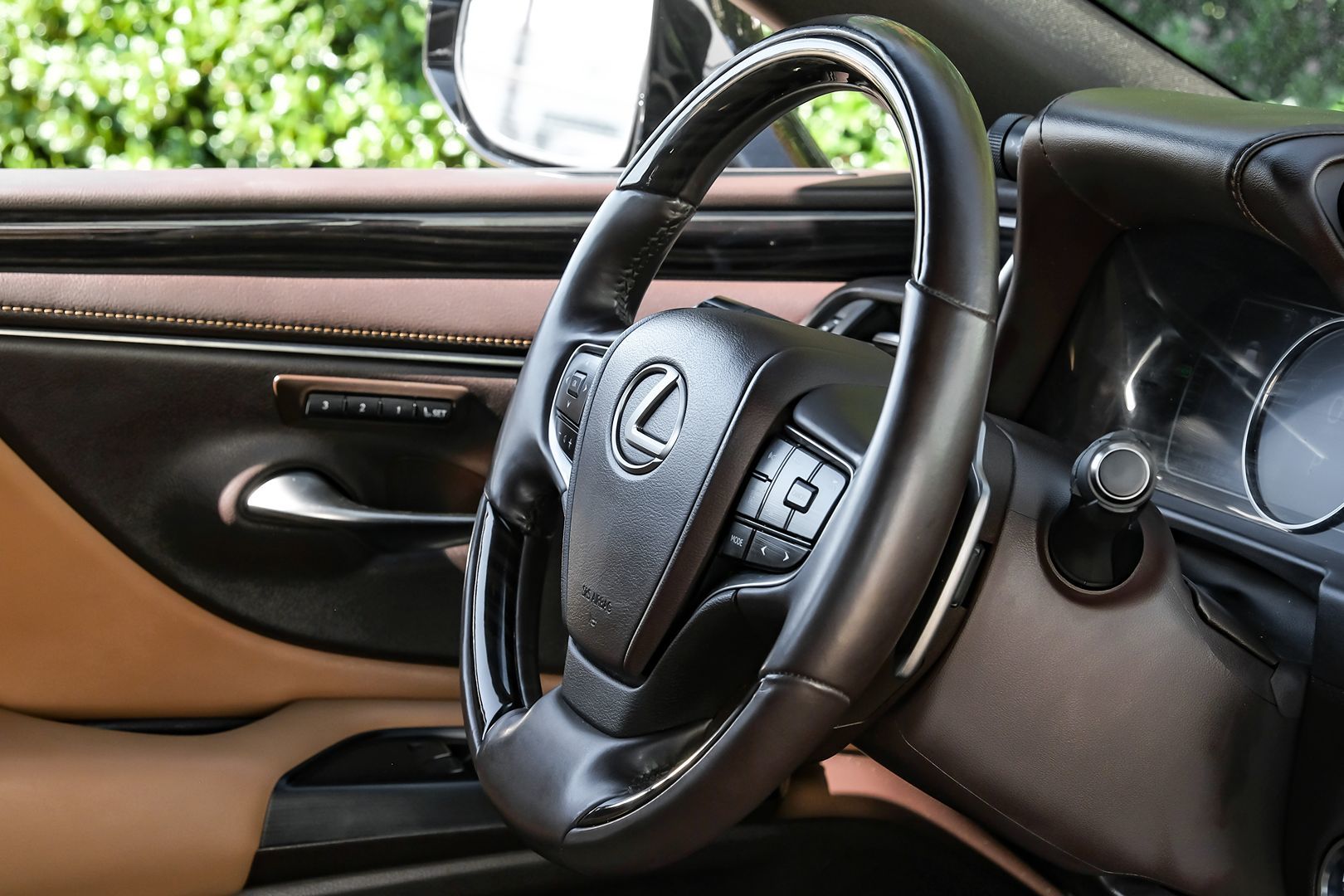 2021 Lexus ES 300h photo 20