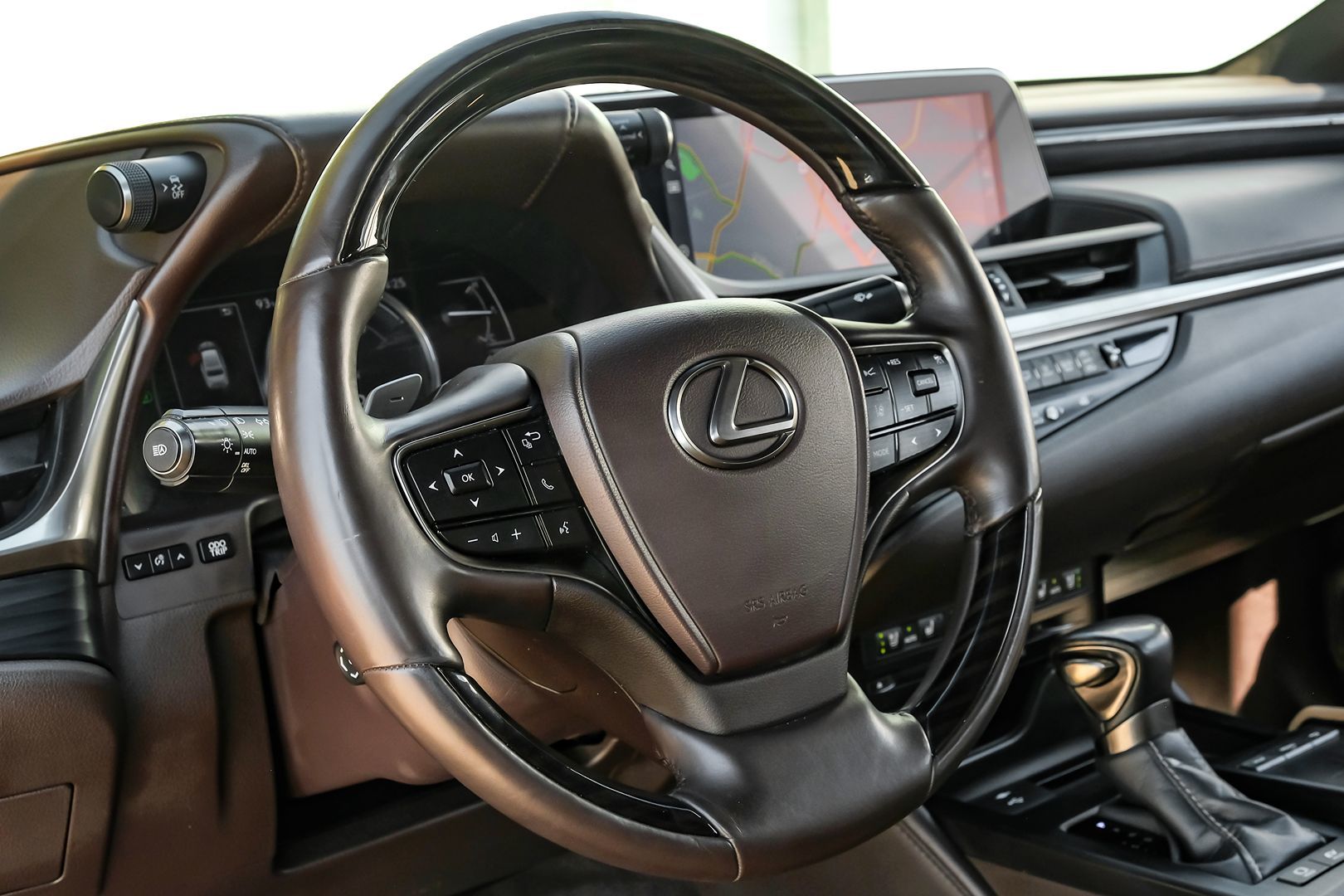 2021 Lexus ES 300h photo 21