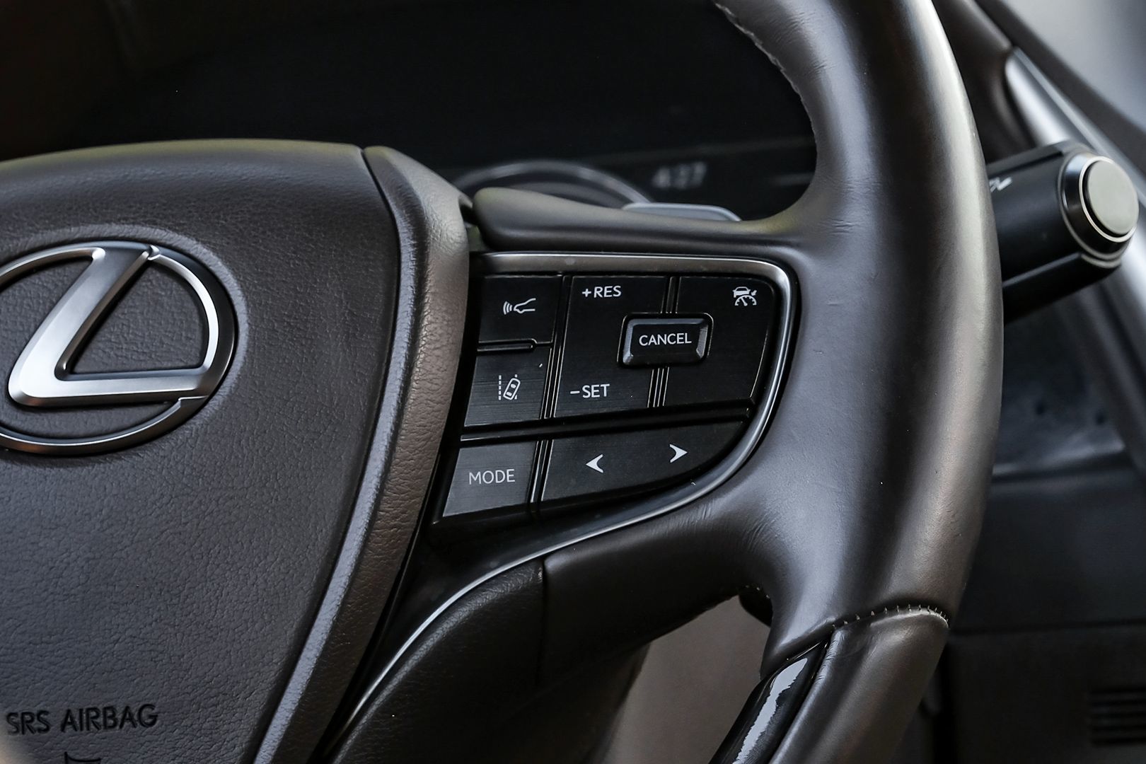 2021 Lexus ES 300h photo 23