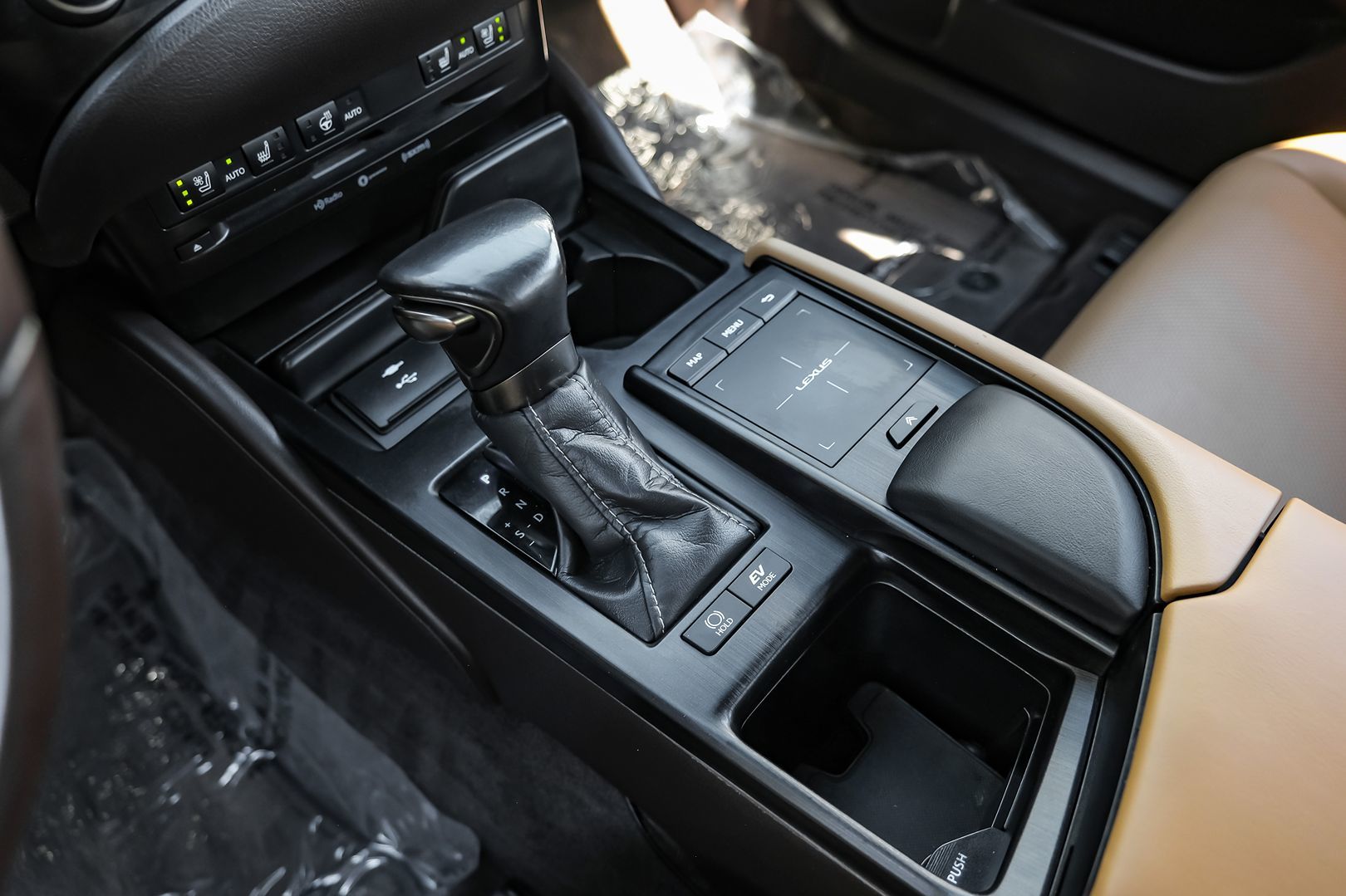 2021 Lexus ES 300h photo 28