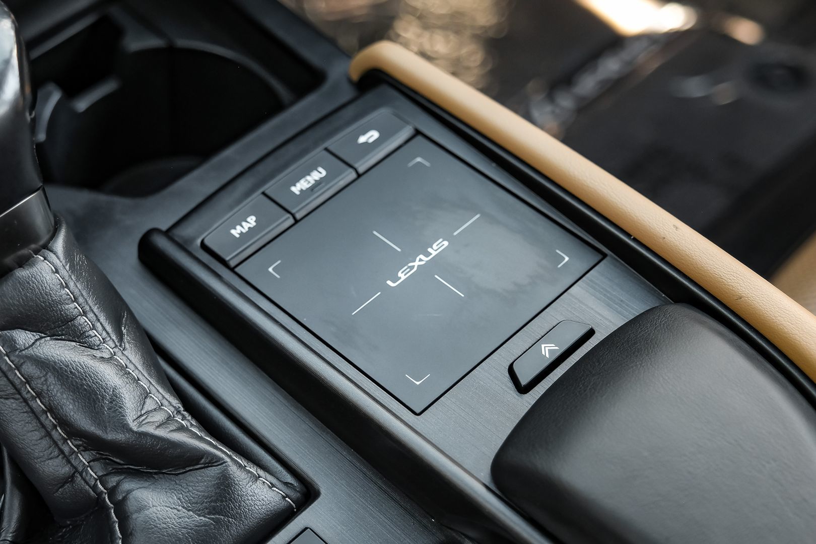 2021 Lexus ES 300h photo 29