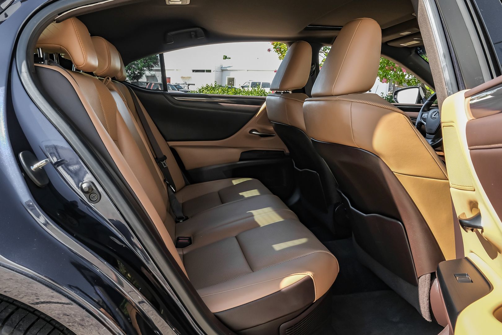 2021 Lexus ES 300h photo 38