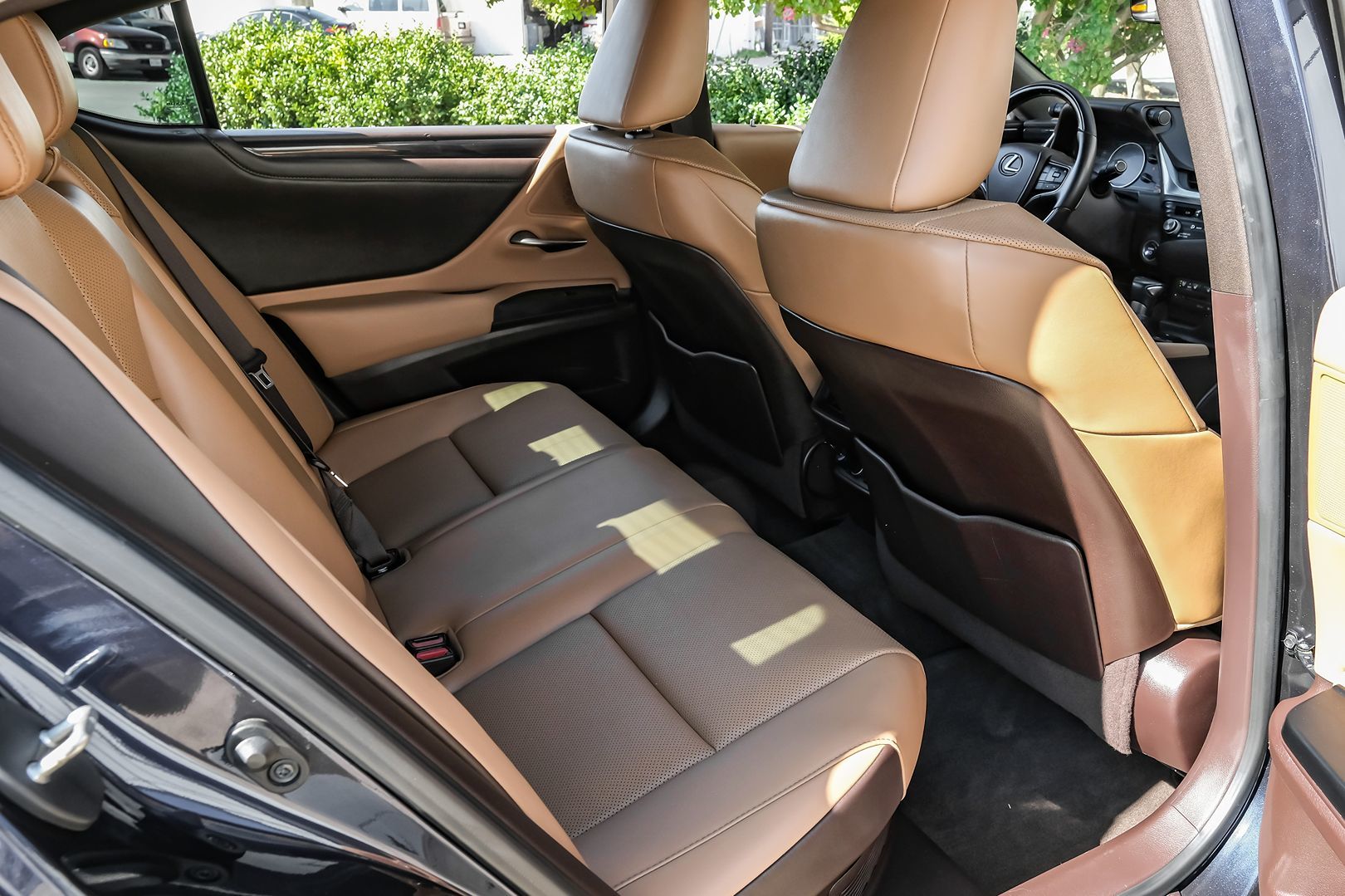 2021 Lexus ES 300h photo 39