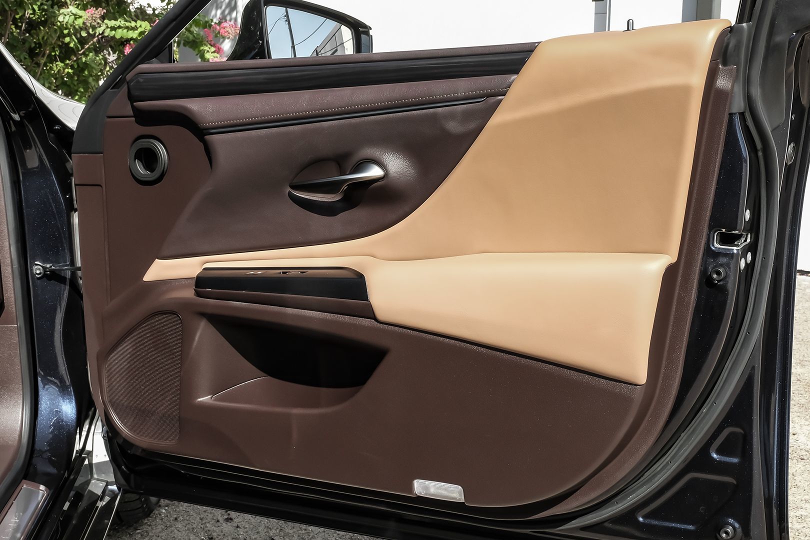 2021 Lexus ES 300h photo 46