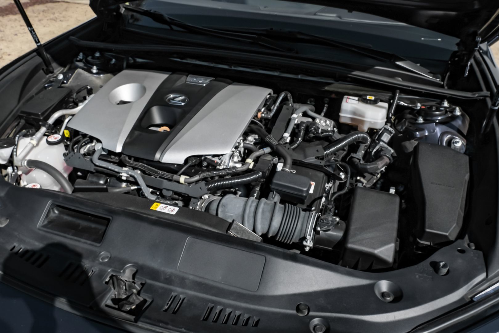2021 Lexus ES 300h photo 50