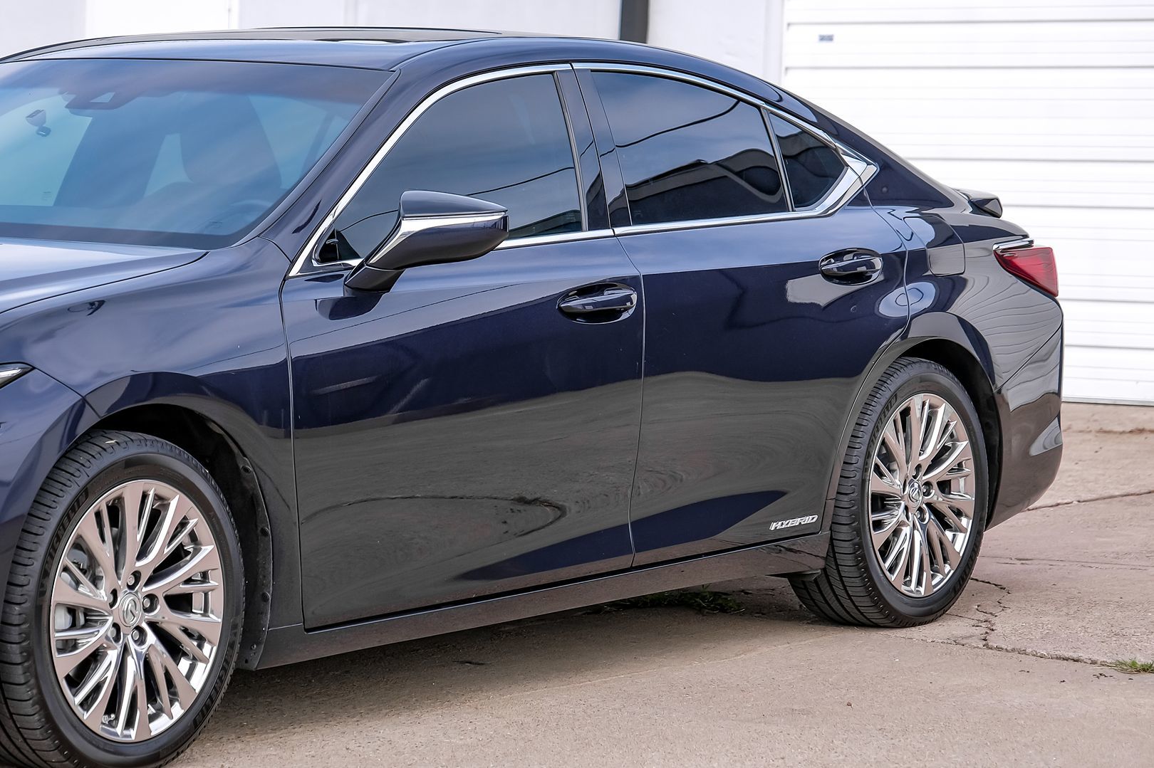 2021 Lexus ES 300h photo 6