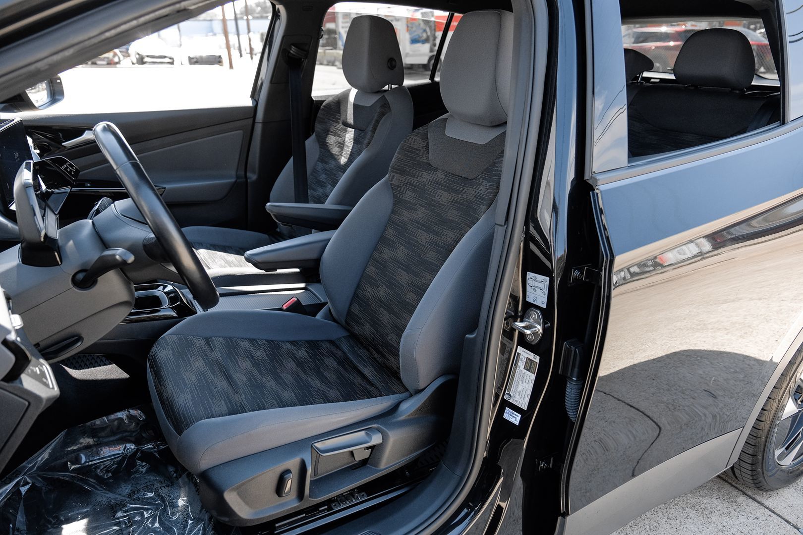 2021 Volkswagen ID.4 Pro photo 2