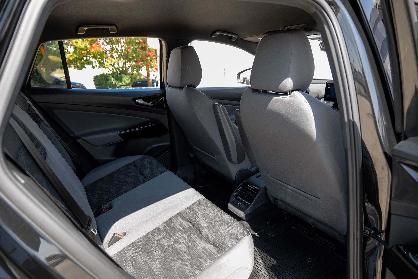 2021 Volkswagen ID.4 Pro photo 31