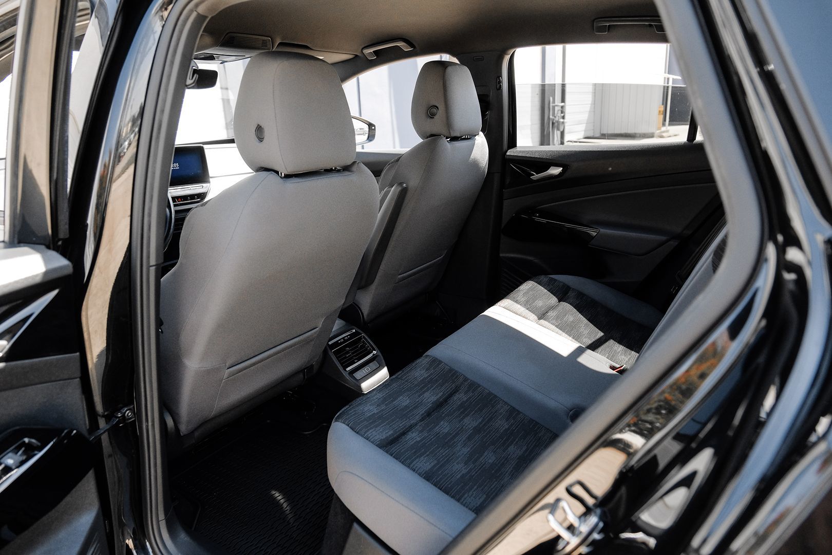 2021 Volkswagen ID.4 Pro photo 32