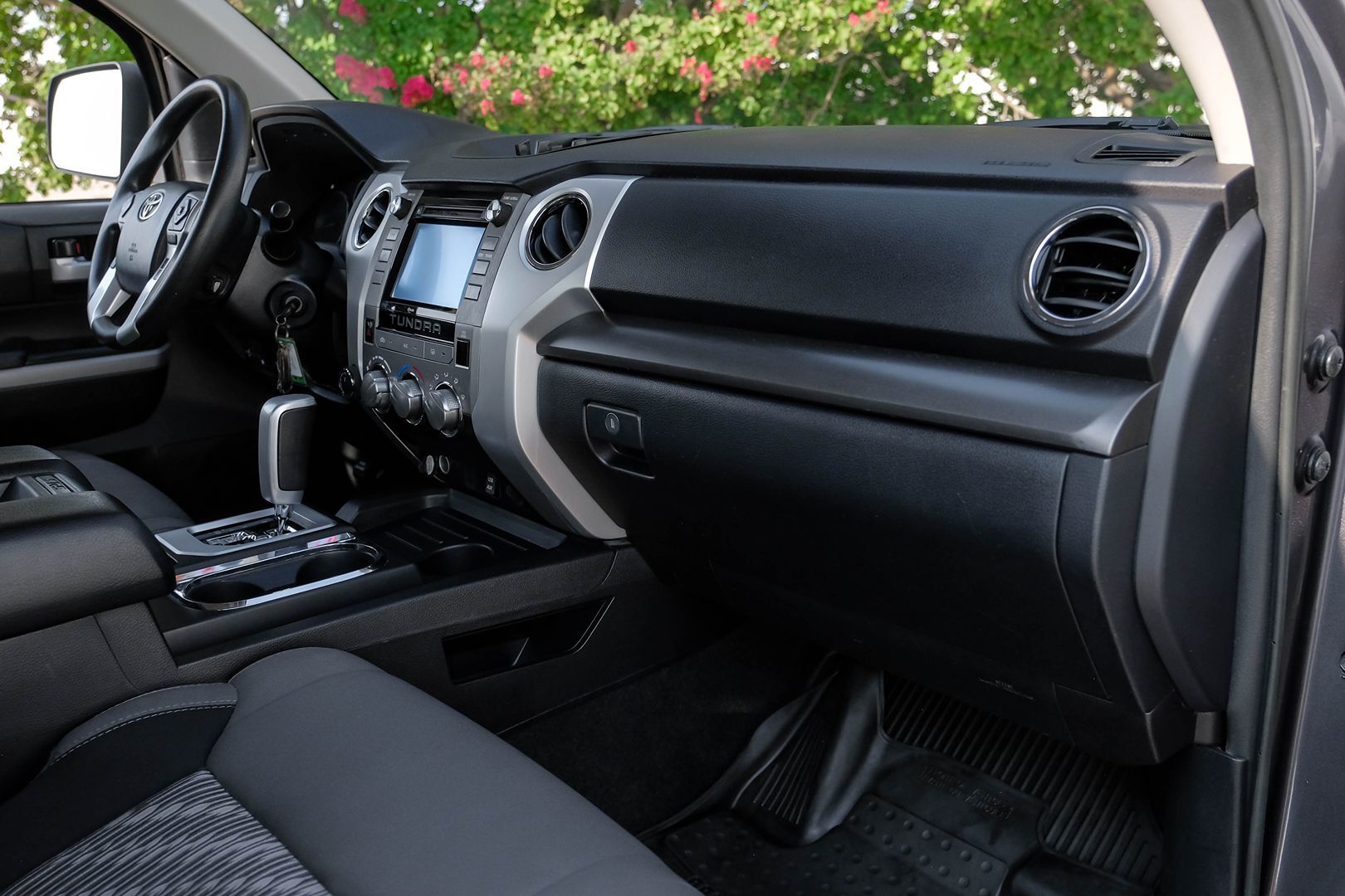 2018 Toyota Tundra SR5 photo 14