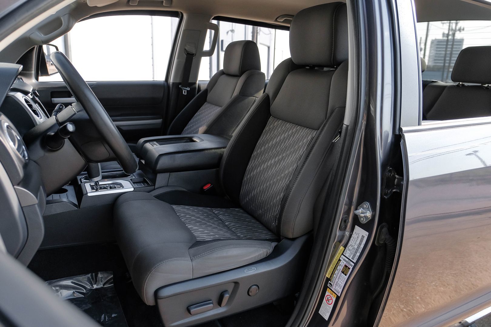 2018 Toyota Tundra SR5 photo 32
