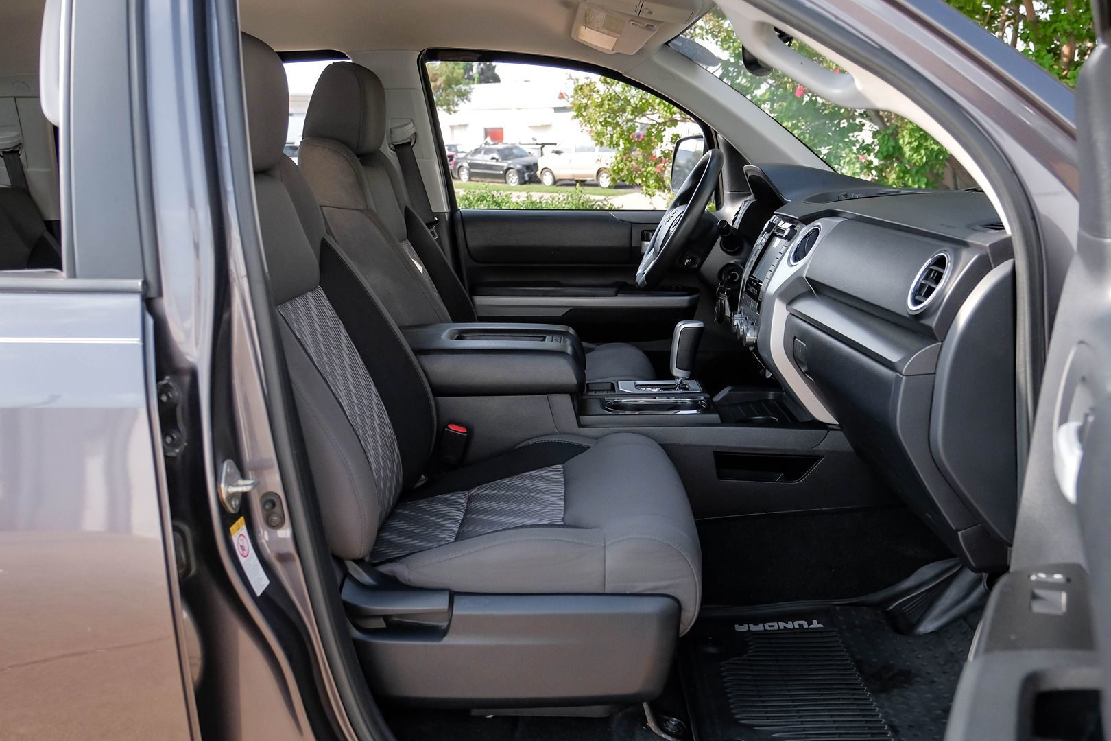 2018 Toyota Tundra SR5 photo 33