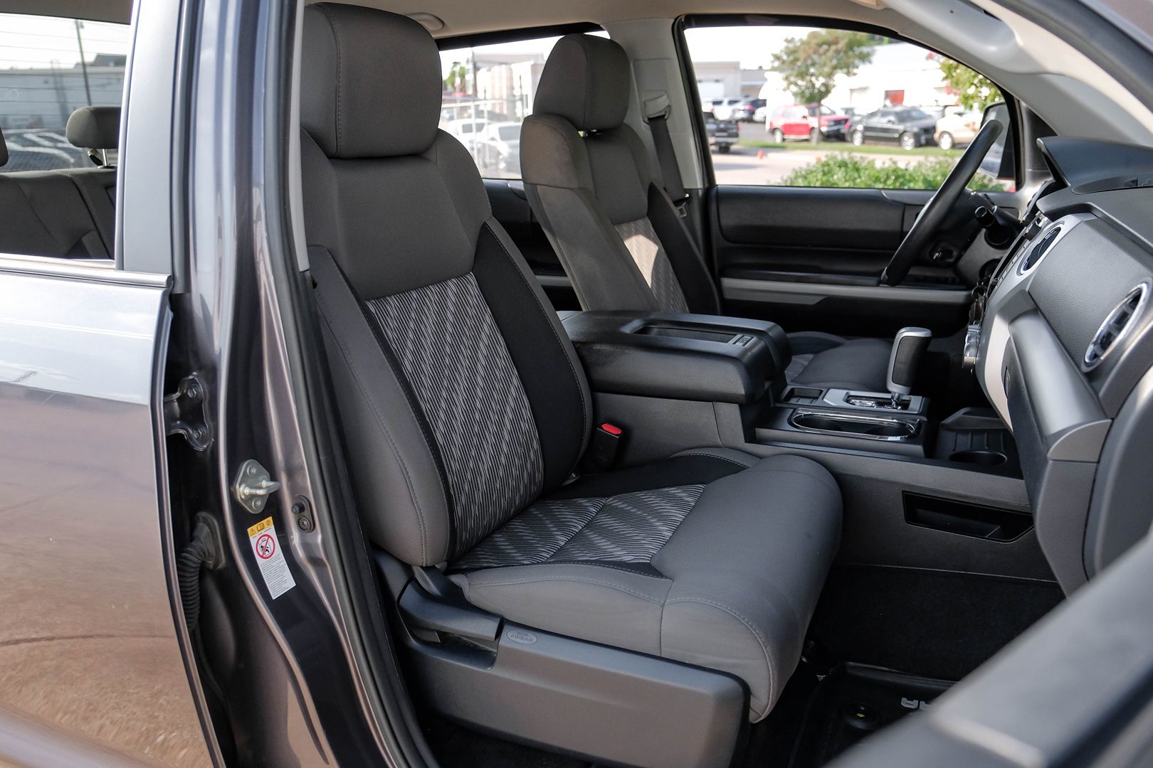 2018 Toyota Tundra SR5 photo 34