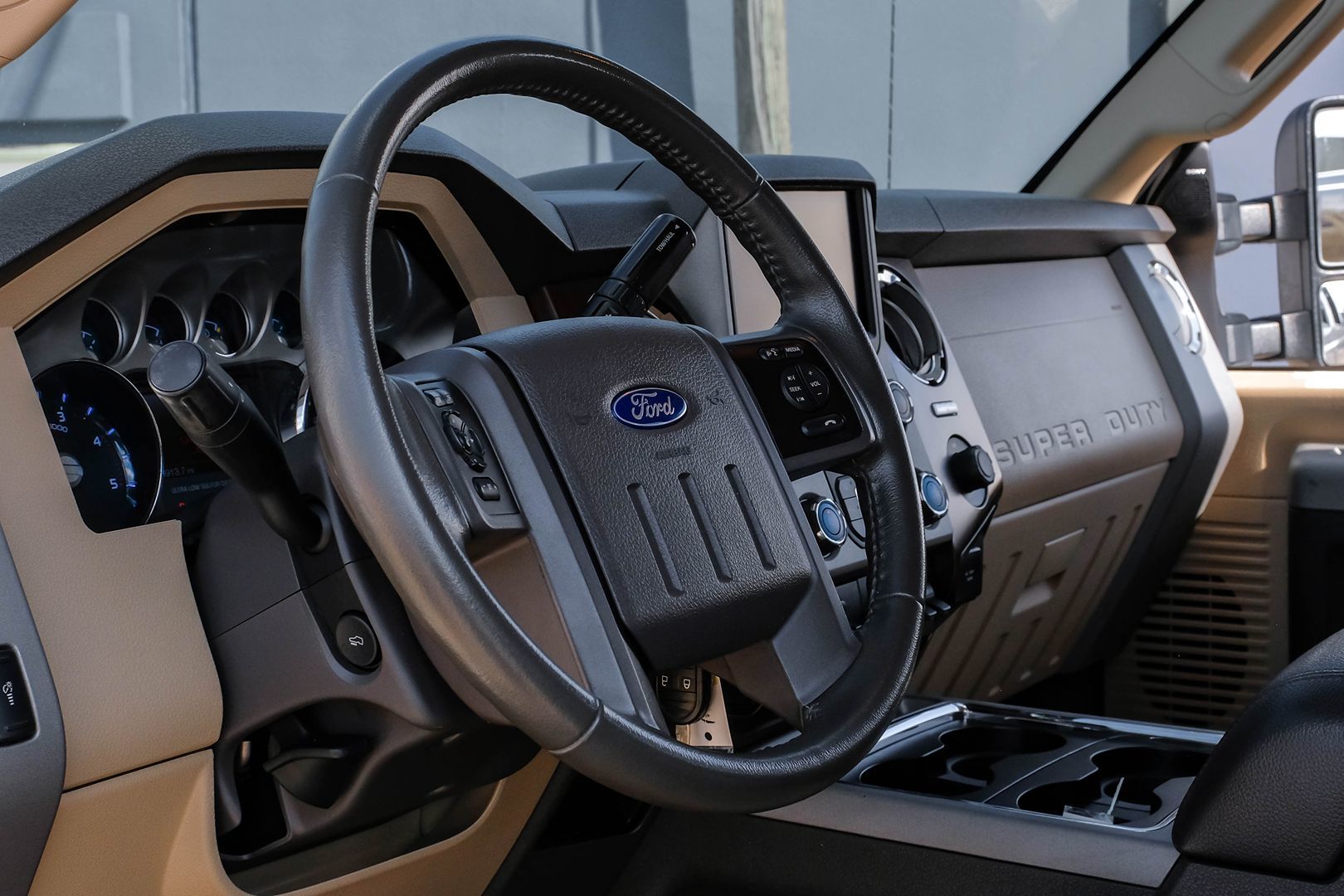 2014 Ford F-350 Lariat photo 16