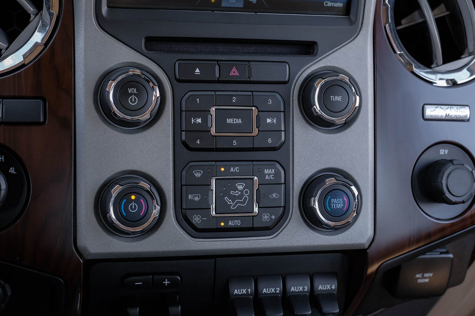 2014 Ford F-350 Lariat photo 23
