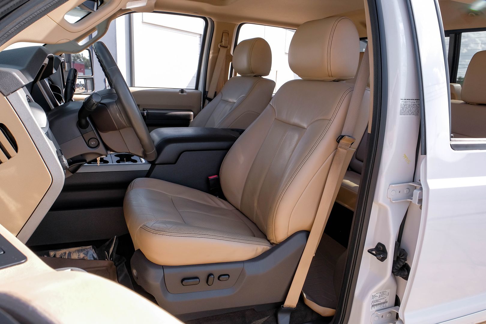 2014 Ford F-350 Lariat photo 28