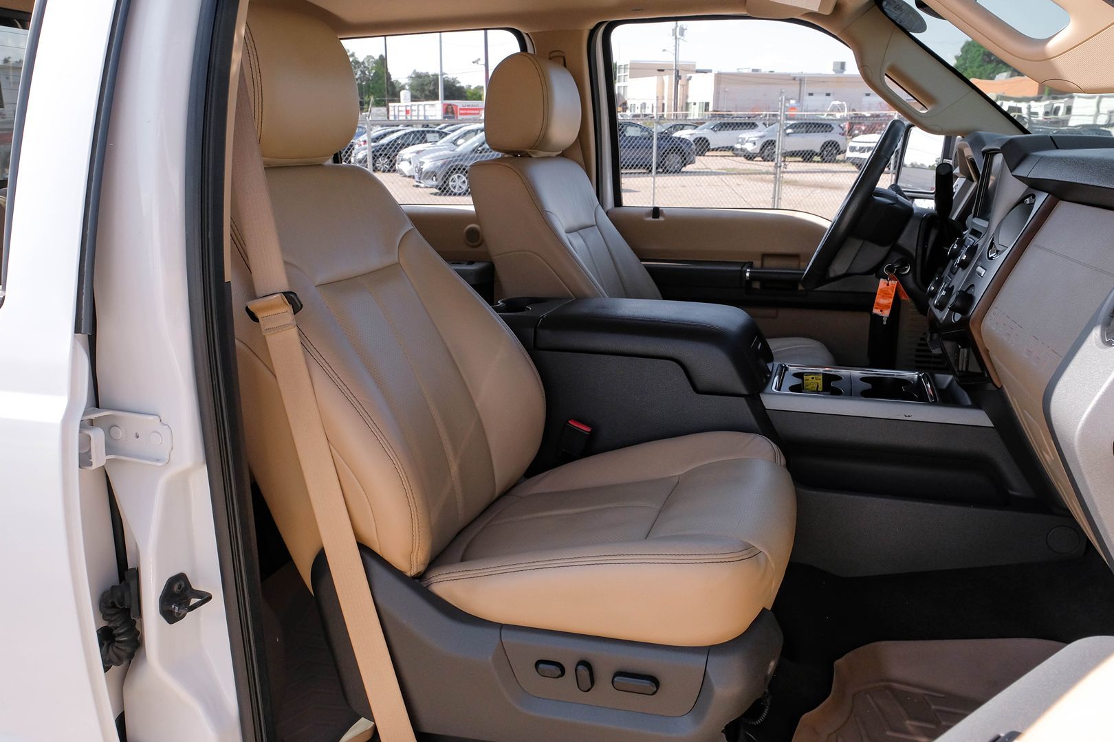 2014 Ford F-350 Lariat photo 29