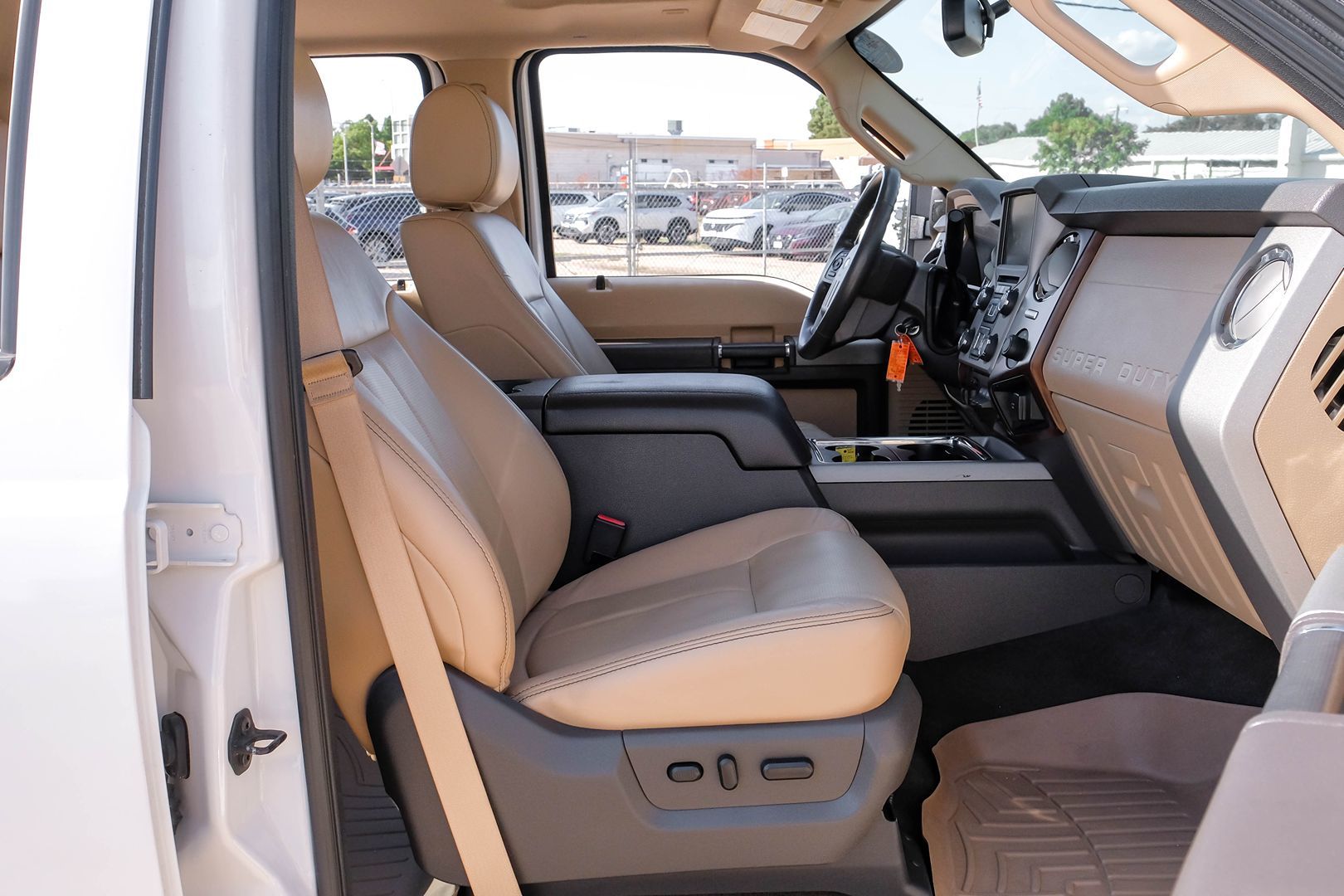 2014 Ford F-350 Lariat photo 30
