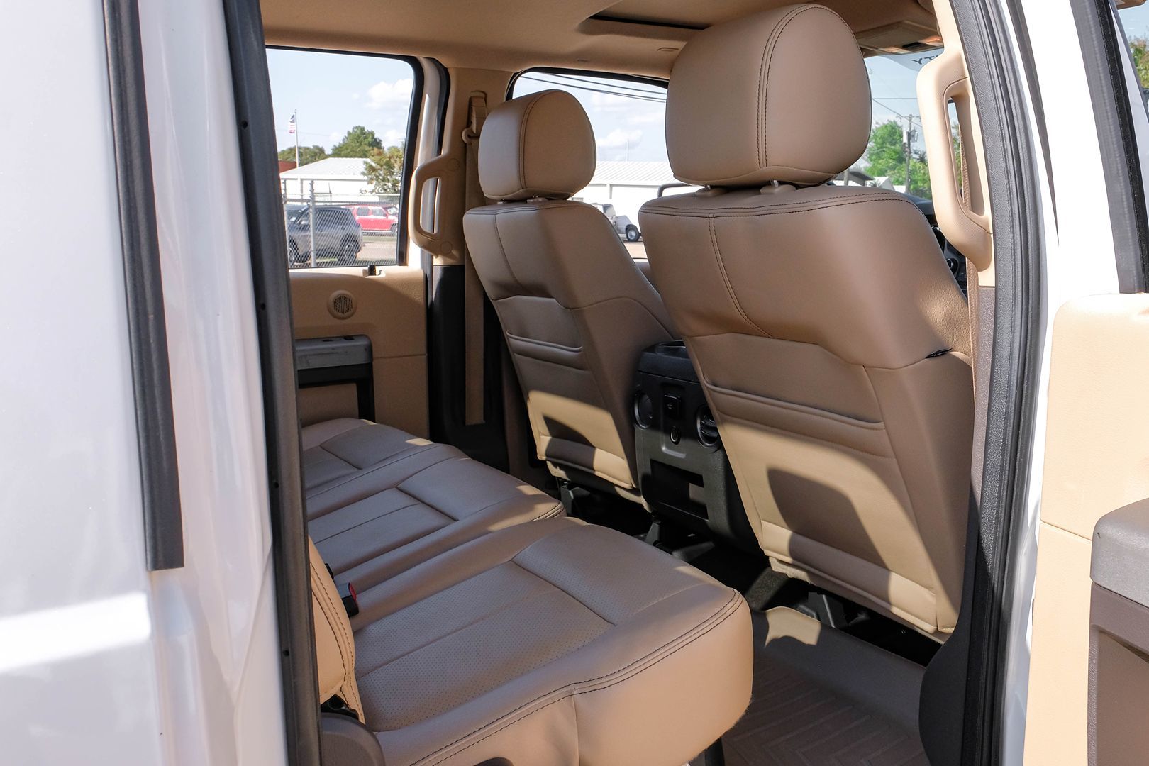 2014 Ford F-350 Lariat photo 32